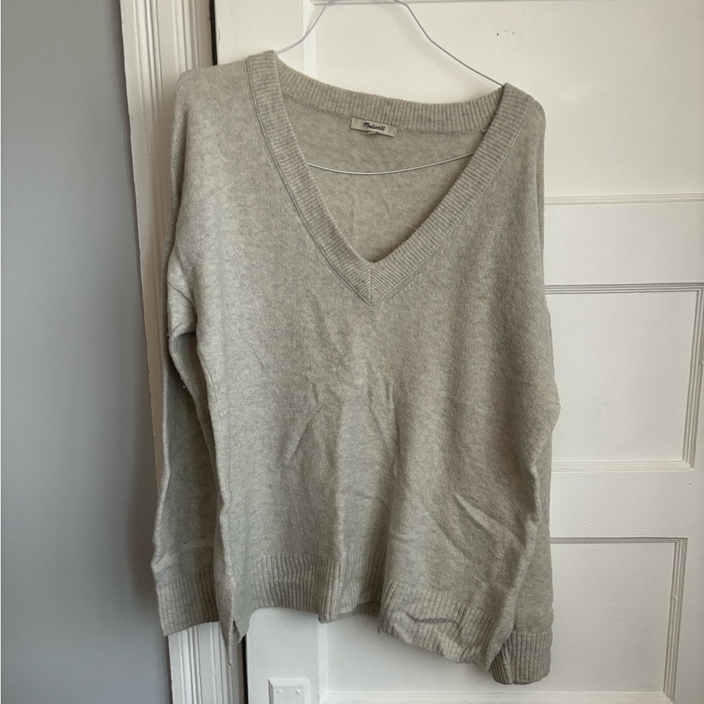V Neck Madewelll Sweater